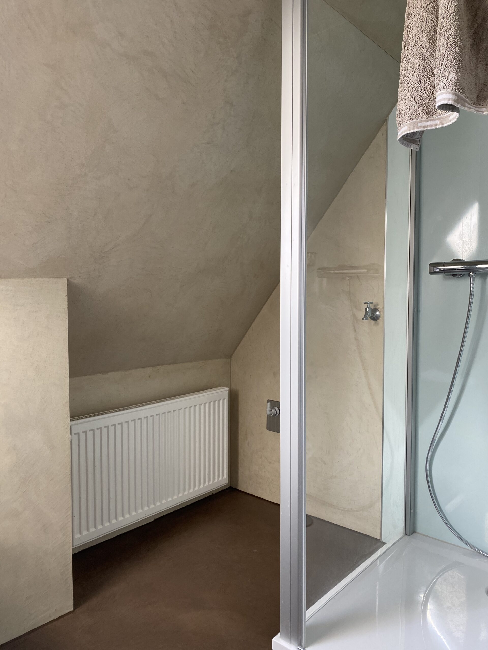 IMG 4432 scaled - Maler in Rostock Ronny Rohde - fugenloses Bad Rostock, Wandgestaltung Rostock