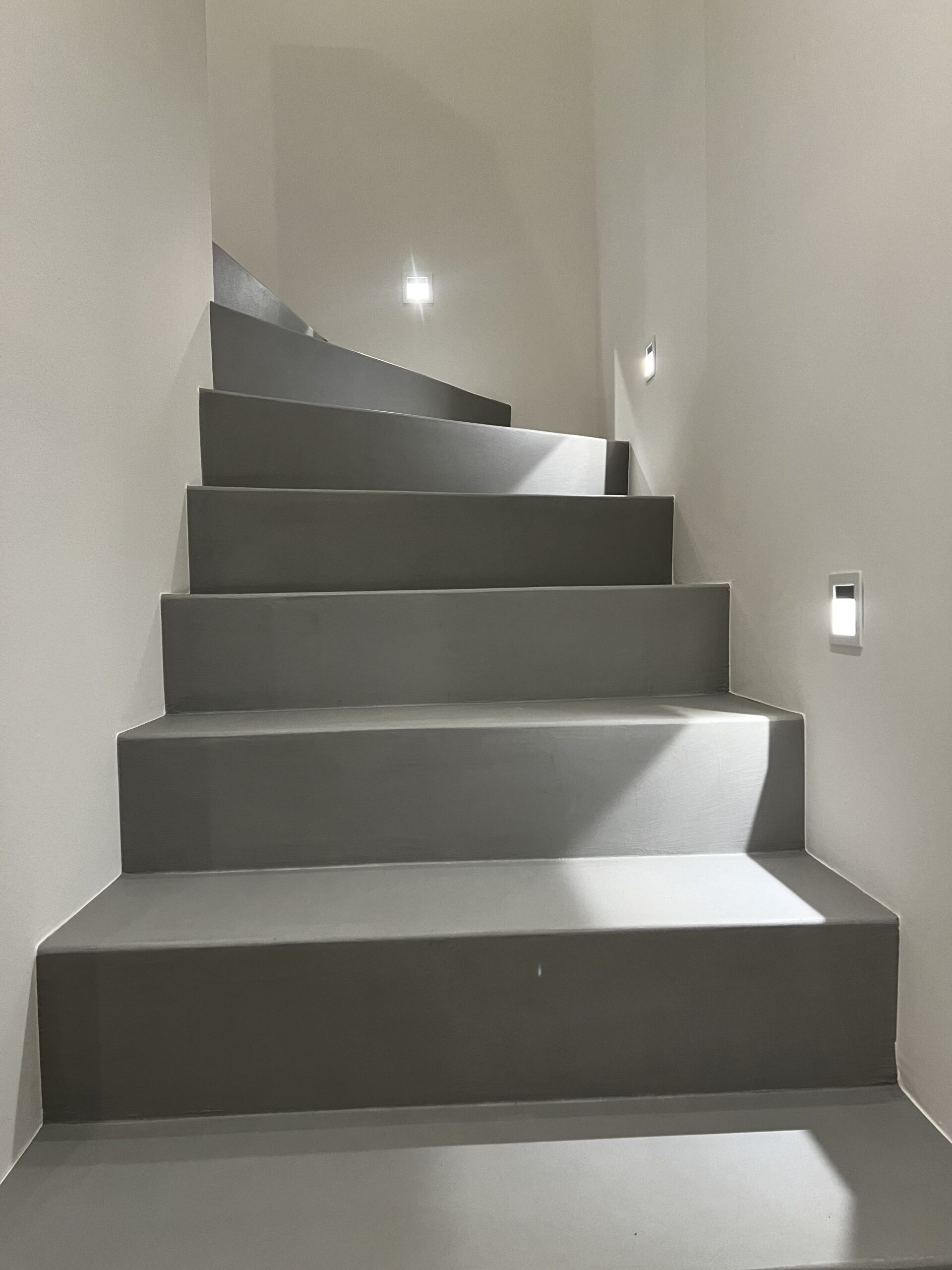 IMG 8707 scaled - Maler in Rostock Ronny Rohde - fugenloses Bad Rostock, Wandgestaltung Rostock